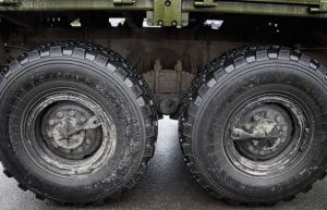 Чому у багатьох радянських вантажівок на колесах якісь дивні штуки 1