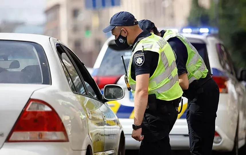 4 помилки, яких припускаються багато водіїв при спілкуванні з поліцейським патрульної поліції