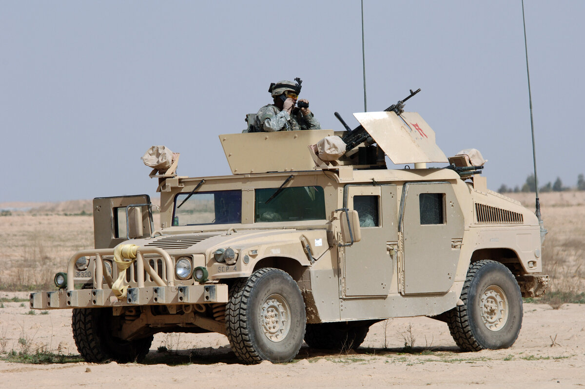 Результатом сомалійського досвіду стала модифікація M1114 з бронюванням кузова. Машина захищала від стрілецької зброї, але збільшена вага негативно позначилася на динаміці.